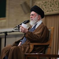 خامنهای: مادامی که آمریکا در منطقه پایگاه دارد و حامی اسرائیل است، همکاری ممکن نیست