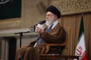 خامنهای: مادامی که آمریکا در منطقه پایگاه دارد و حامی اسرائیل است، همکاری ممکن نیست