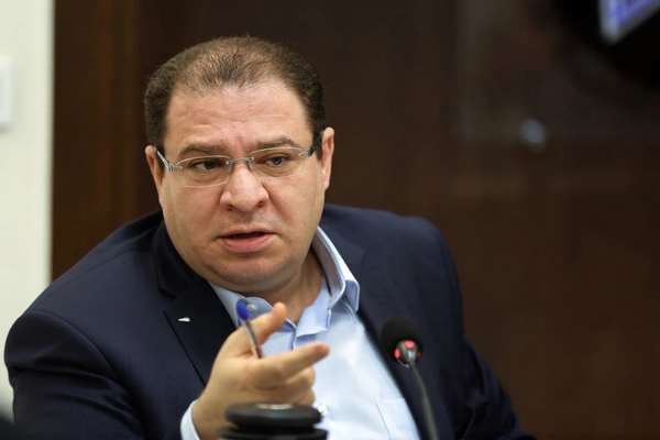 أمين "الإعلام الحكومي" الإيراني: التلفزيون الرسمي يُضعف الوحدة الوطنية