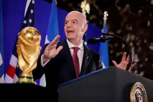 Réponse d'Infantino aux critiques : L'Iran a obtenu un visa, nous avons essayé d'unir deux pays en guerre.