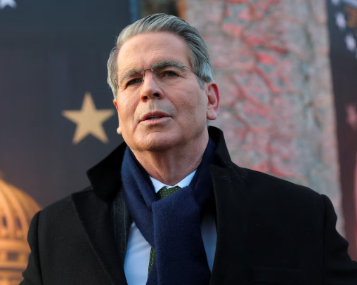 وزير الخزانة الأميركي: فرض عقوبات لقطع الموارد المالية المستخدمة في قمع الإيرانيين