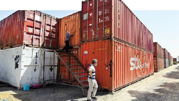 روزنامه همشهری: کانتینرهای اجارهای اطراف تهران انبار وسایل مردم شدهاند