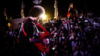 شادی بهمثابه مقاومت؛ ایرانیان در سالگرد مهسا مرزها را جابهجا میکنند