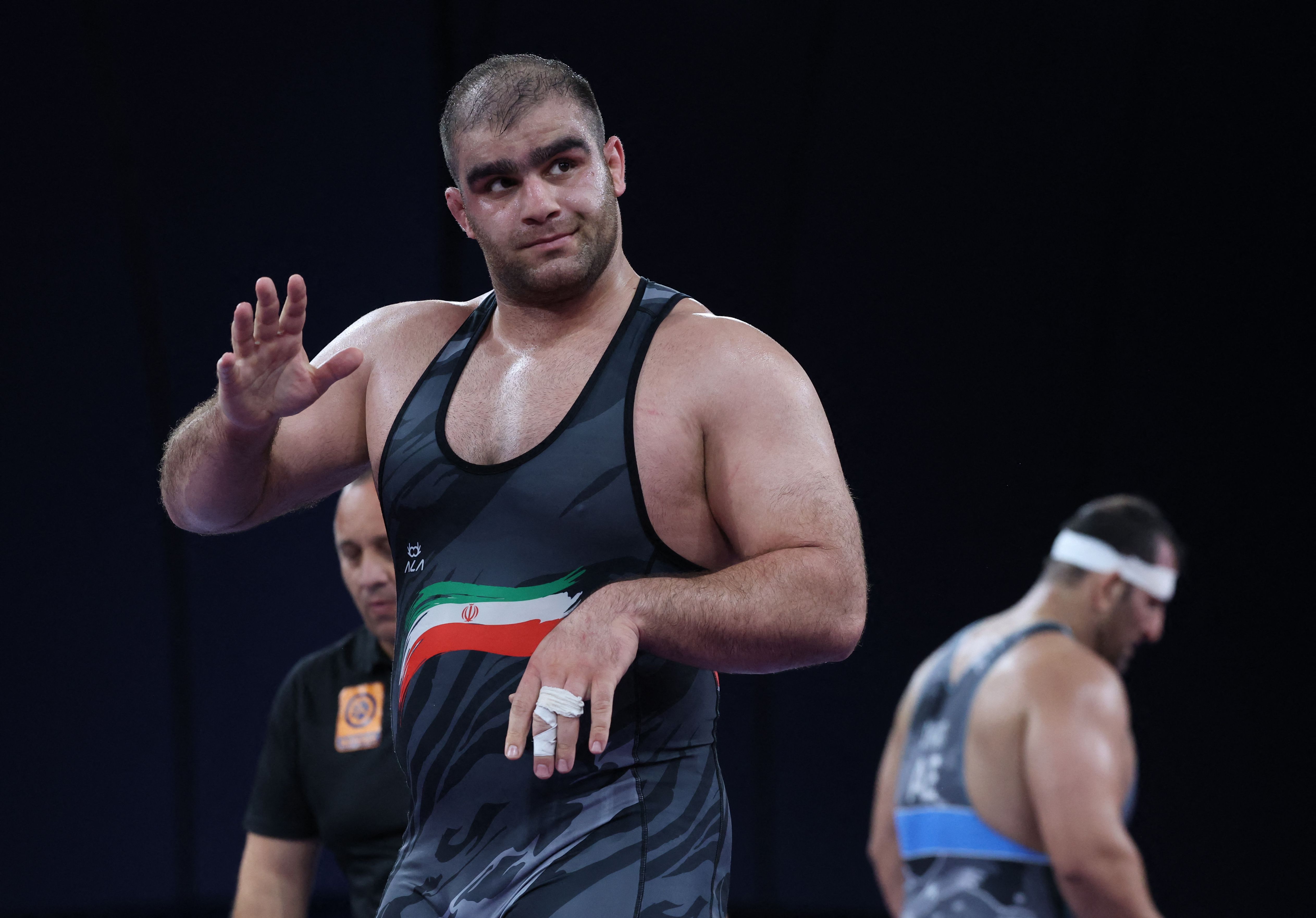 قانون عفاف و حجاب علیه ورزشکاران؛ مربی غیرهمجنس ممنوع، لباس ویژه برای ورزشکاران مرد 