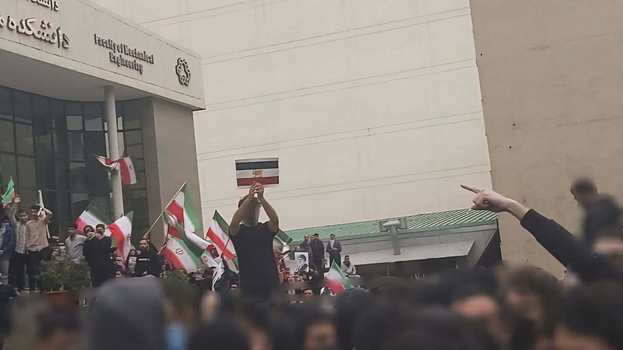 طلاب "شيراز للفنون" بإيران: استمرار الإضرابات والاحتجاجات حتى "تحرير الجامعة" 