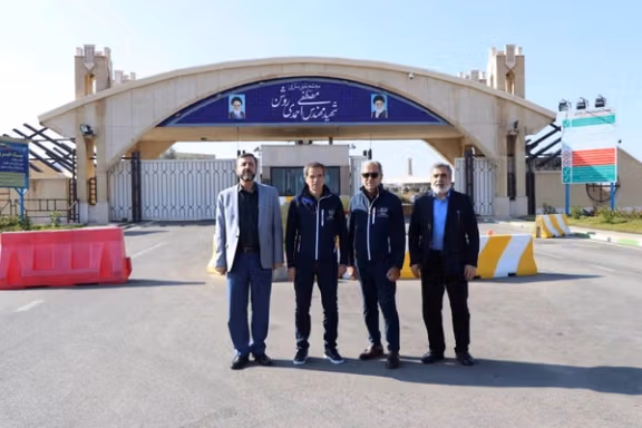 Kamalvandi (right) and IAEA Director General Rafael Grossi (second from left)