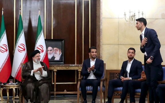 مدیر رسانه تیم ملی فوتبال: پس از دیدار با رئيسی، ۶۰۰ سکه بین اعضای تیم در اتوبوس پخش شد