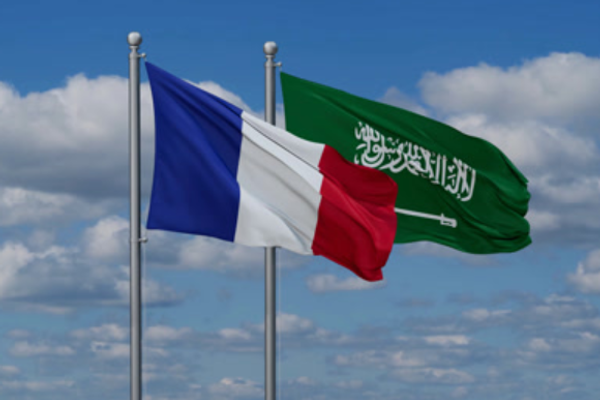 "لوموند": إرسال معدات عسكرية فرنسية إلى السعودية يعكس تحولًا في سياسة ماكرون