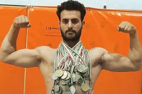 عقب "محاكمة جائرة"..المحكمة العليا تؤيد حكم الإعدام بحق رياضي إيراني من معتقلي الاحتجاجات