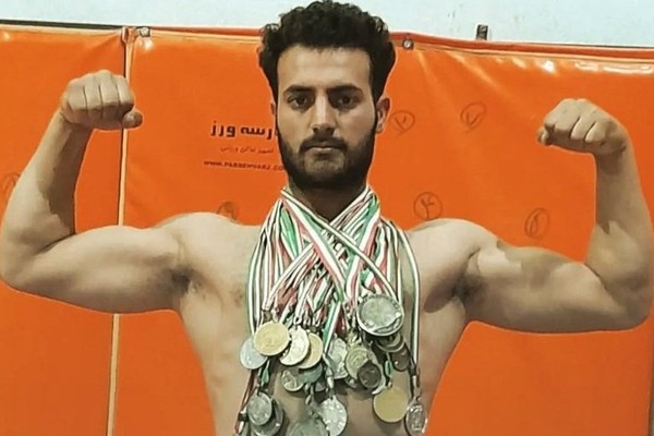 عقب "محاكمة جائرة"..المحكمة العليا تؤيد حكم الإعدام بحق رياضي إيراني من معتقلي الاحتجاجات