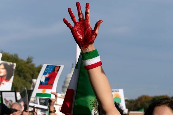 فنانون إيرانيون يدعون للمشاركة في التجمع العالمي غدا.. ويؤكدون: هدفنا الوحيد إسقاط النظام