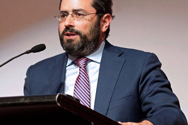 "مرصد الأمم المتحدة": شكوى بجرائم ضد الإنسانية تلغي مشاركة وزير خارجية إيران في "دافوس"