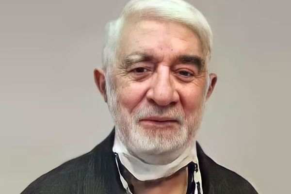 مير حسين موسوي يطالب بصياغة دستور جديد من أجل "إنقاذ إيران"