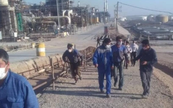 کمیته دفاع کارگران: برای شکستن اعتصاب، تانکر آب را در عسلویه خالی و جیره غذا را حذف کردند