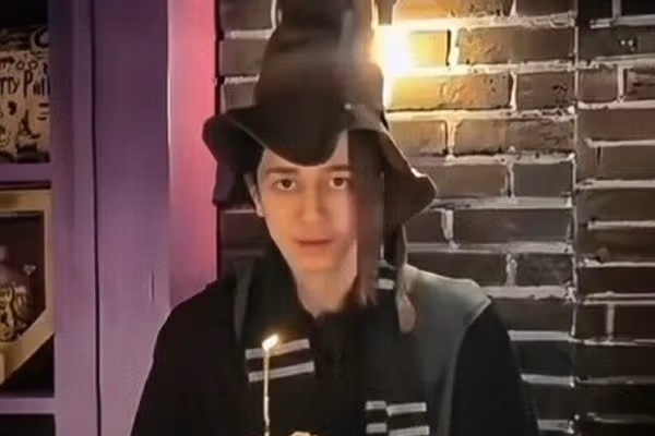 خالق هریپاتر کشته شدن سینا اشکبوسی، نوجوان طرفدار هری پاتر، را تسلیت گفت