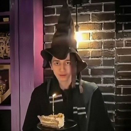 مؤلفة "هاري بوتر" تقدم تعازيها في مقتل مراهق إيراني