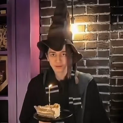 خالق هریپاتر کشته شدن سینا اشکبوسی، نوجوان طرفدار هری پاتر، را تسلیت گفت