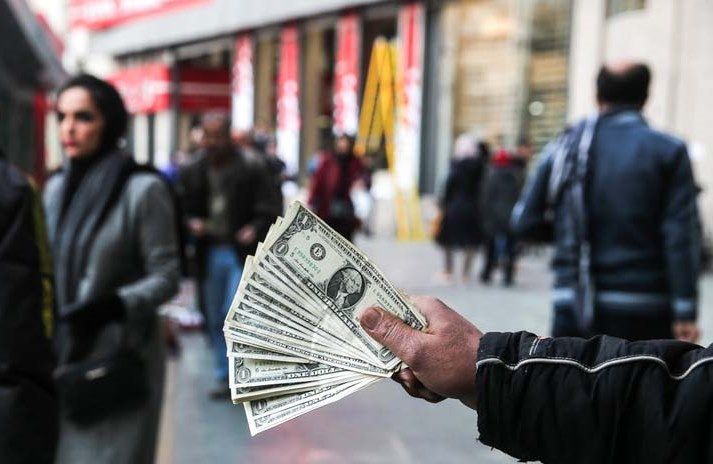 أسعار العملات والذهب في إيران تواصل ارتفاعها في أول أيام الأسبوع