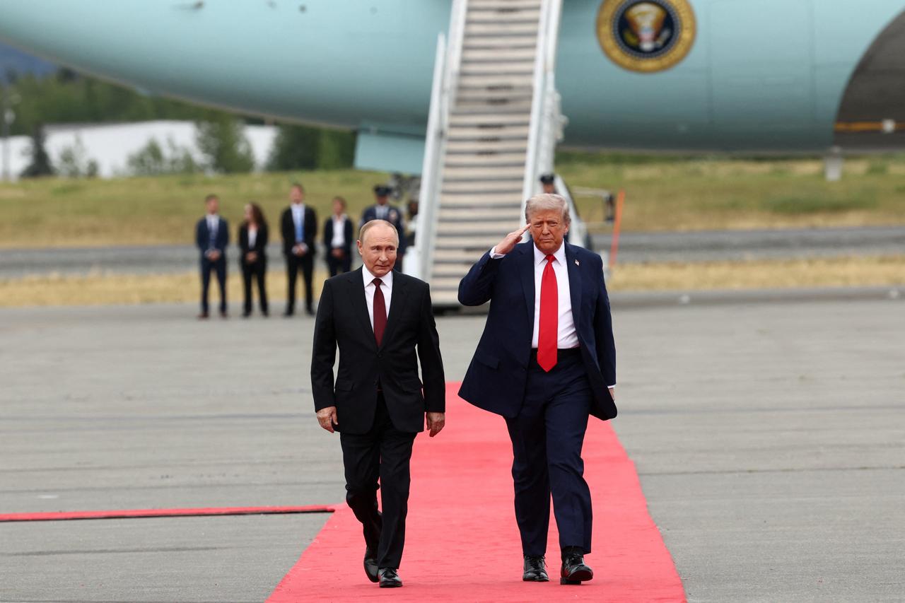 دونالد ترامپ، رییس‌جمهوری آمریکا، با ولادیمیر پوتین، رییس‌جمهوری روسیه، دیدار می‌کند. انکوریج، آلاسکا؛ ۱۵ اوت ۲۰۲۵.