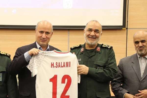 توصیه فرمانده هوافضای سپاه به تیم ملی: سلامی گفت اگر میخواهید جام را ببرید تیمی بازی کنید