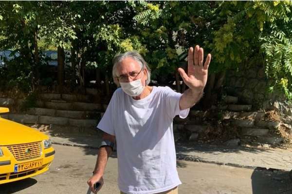 نحو ألف سياسي يطالبون بالإفراج عن السينمائي الإيراني نوري زاد بعد تدهور حالته الصحية