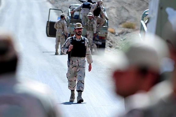 معاون وزیر کشور ایران گفت در حمله به خودروی نیروهای سپاه پاسداران در سراوان یک نفر همچنان مفقود است