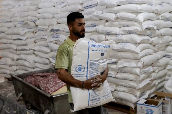 ورود محمولههای آرد برنامه جهانی غذا به شهر دیر البلح در مرکز نوار غزه، اول خرداد