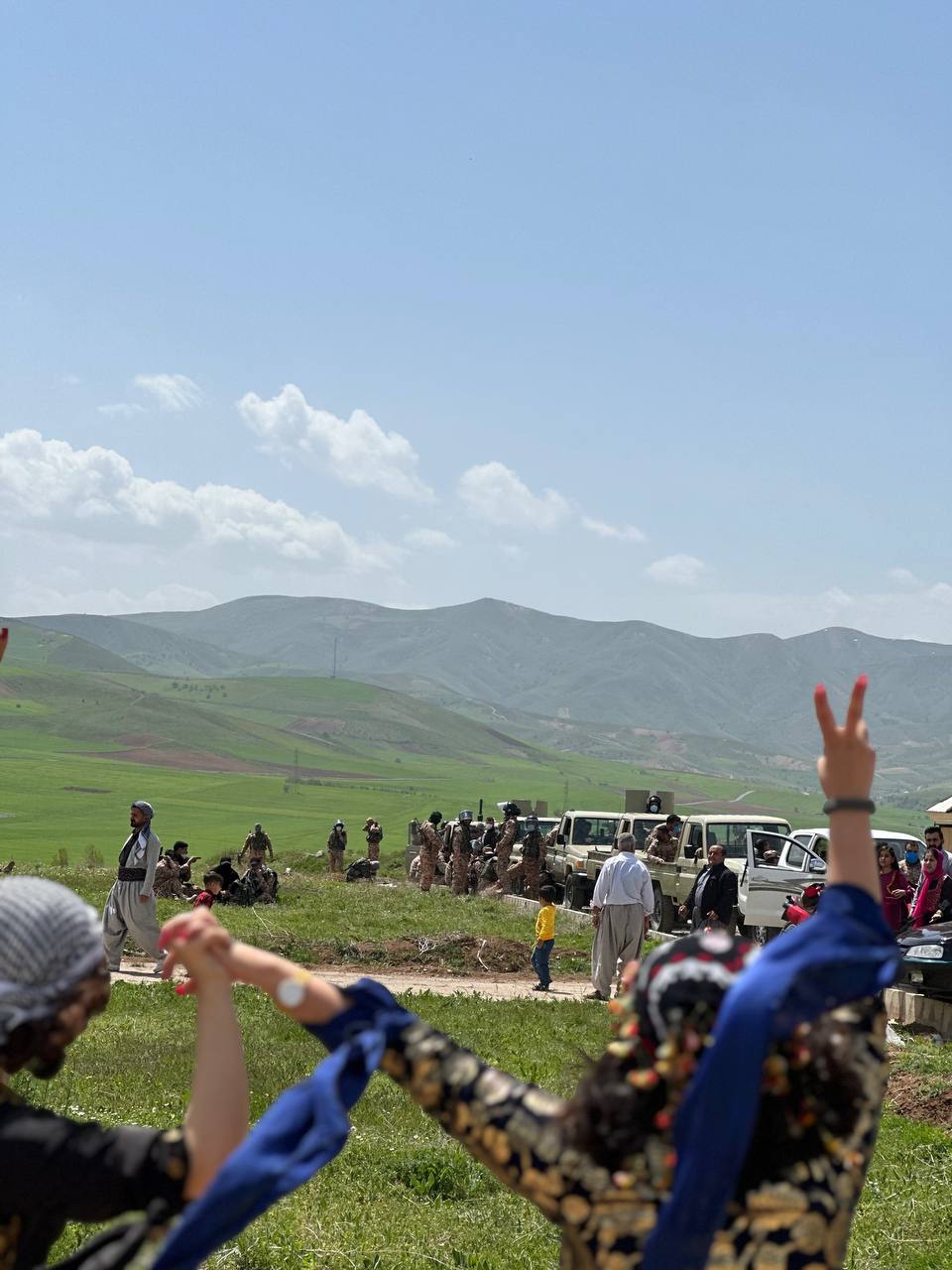 عيد فطر شعبي على قبر مهسا أميني وضحايا الاحتجاجات في كردستان إيران