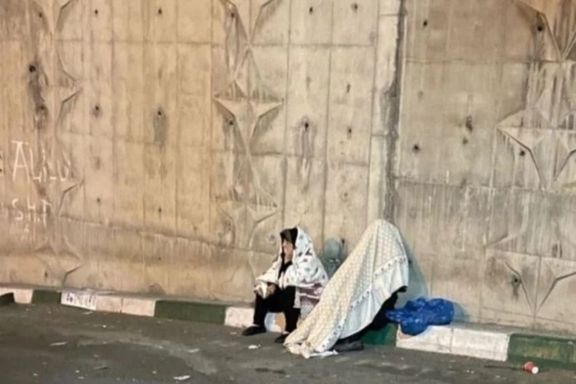 پدر حسین رونقی در مقابل زندان اوین سکته کرد و در بخش مراقبتهای ویژه بیمارستان بستری شد