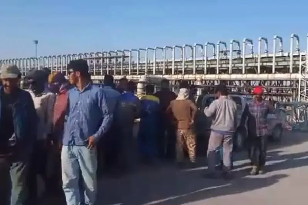 لليوم الخامس على التوالي.. إضراب عمال مشاريع صناعات النفط والغاز والبتروكيماويات