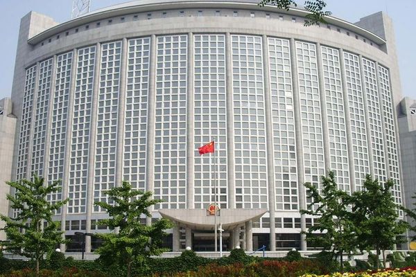 الخارجية الصينية: التهديد بقصف إيران لن يؤدي إلى نتائج