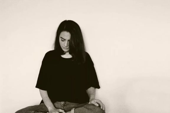 رغم الحصول على ترخيص.. اعتقال مغنية إيرانية أثناء إحيائها حفلاً في طهران