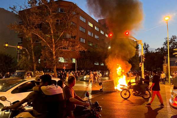 Grassroot Groups Forming In Iranian Cities As Protests Continue