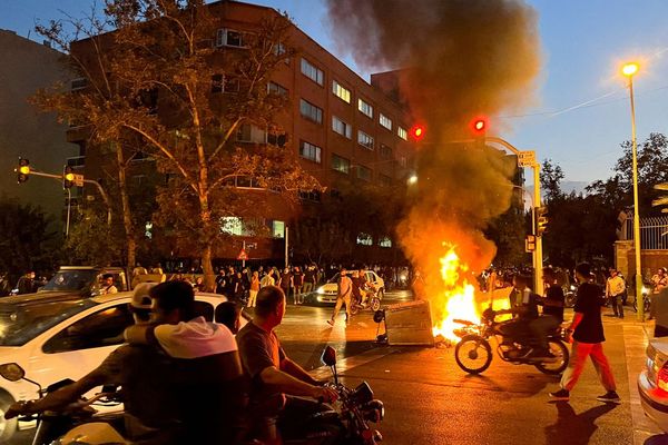 Grassroot Groups Forming In Iranian Cities As Protests Continue
