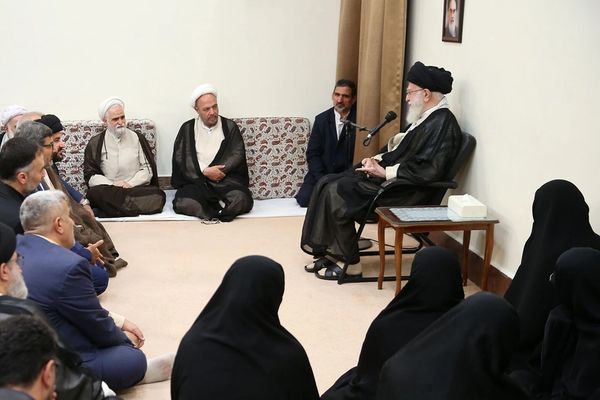 المرشد الإيراني يعترف بالمقاطعة غير المسبوقة للانتخابات.. ويزعم: المقاطعون ليسوا ضد النظام