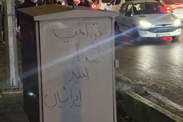 "ذا أتلانتيك": احتمال سقوط حكم خامنئي أصبح واقعيًا في ظل انهيار النظام داخليًا وخارجيًا