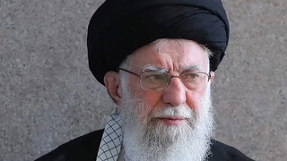 خامنئي يواصل الإنكار.. ويأمر بإسقاط الحكومة السورية الجديدة