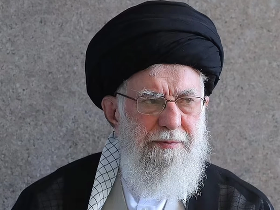 خامنئي يواصل الإنكار.. ويأمر بإسقاط الحكومة السورية الجديدة