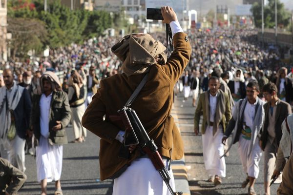 Unflagged Ship Smuggling Houthi Missile Parts Was Talking To IRGC, FBI Reveals