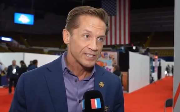 قانونگذار جمهوریخواه: برای سرنگونی جمهوری اسلامی باید از معترضان ایران حمایت کرد