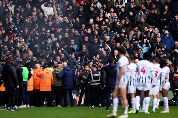 هوادار وست بروموویچ در استادیوم شفیلد دچار مشکل شد و جان باخت