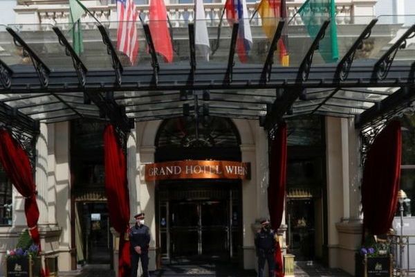 الغموض يحيط باستئناف مفاوضات فيينا..وطهران بعد دعوة أوروبية: لن نقبل بأقل من رفع العقوبات