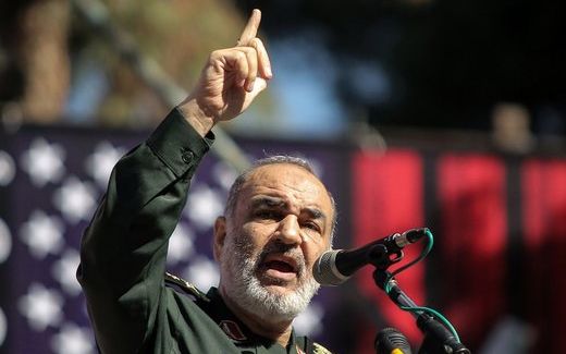 فرمانده کل سپاه: دشمن میخواهد زنان جوان ما را حجابگریز و نمازگریز کند