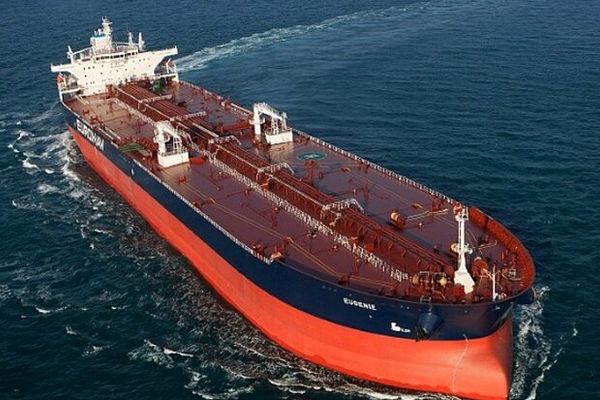 "متحدون ضد إيران النووية" تتهم ناقلة تابعة لشركة أميركية بـ"نقل غير مشروع للنفط الإيراني"