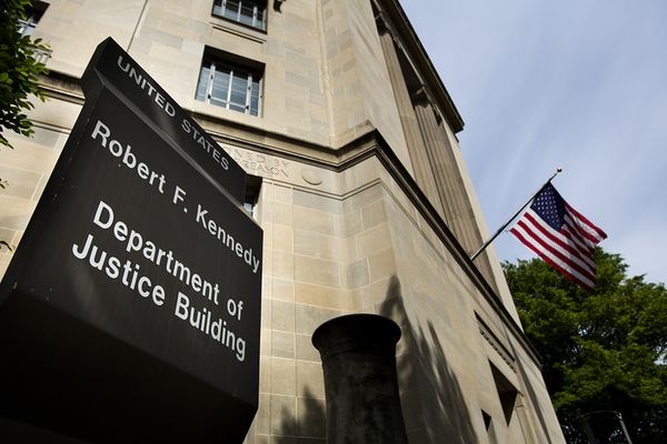 أميركا تحاكم مواطنًا من أصول إيرانية بتهمة تهريب أجزاء طائرات إلى طهران