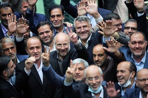 یک نماینده مجلس: دهان بعضی نمایندهها با حواله خودرو و سفر خارجی بسته میشود