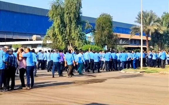 تداوم اعتراضات صنفی؛ کارگران فولاد، رانندگان دیزلی و کارکنان نفت آغاجاری تجمع کردند