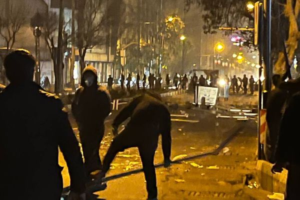 پیام مخاطب: ماموران در مشهد وارد یک آمبولانس شدند و مجروحان را کشتند