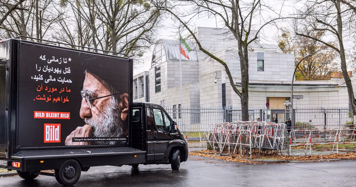 Bild Places Sign Condemning Anti-Semitism Outside Iran’s Embassy | Iran ...