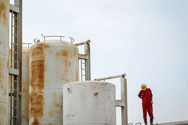 كيف تخسر إيران في حقول النفط والغاز المشتركة أمام جيرانها؟